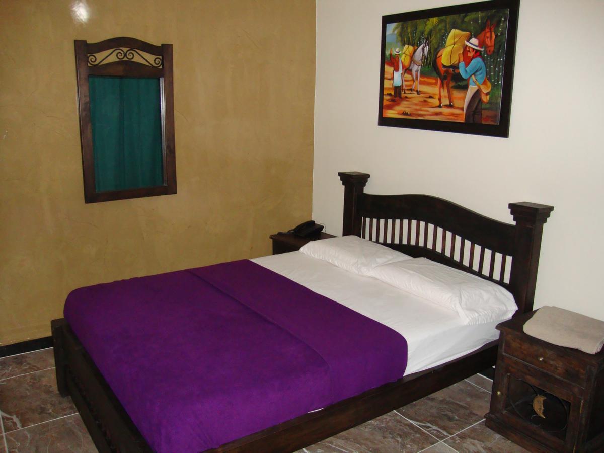 Hotel Emperatriz Armenia  Zewnętrze zdjęcie