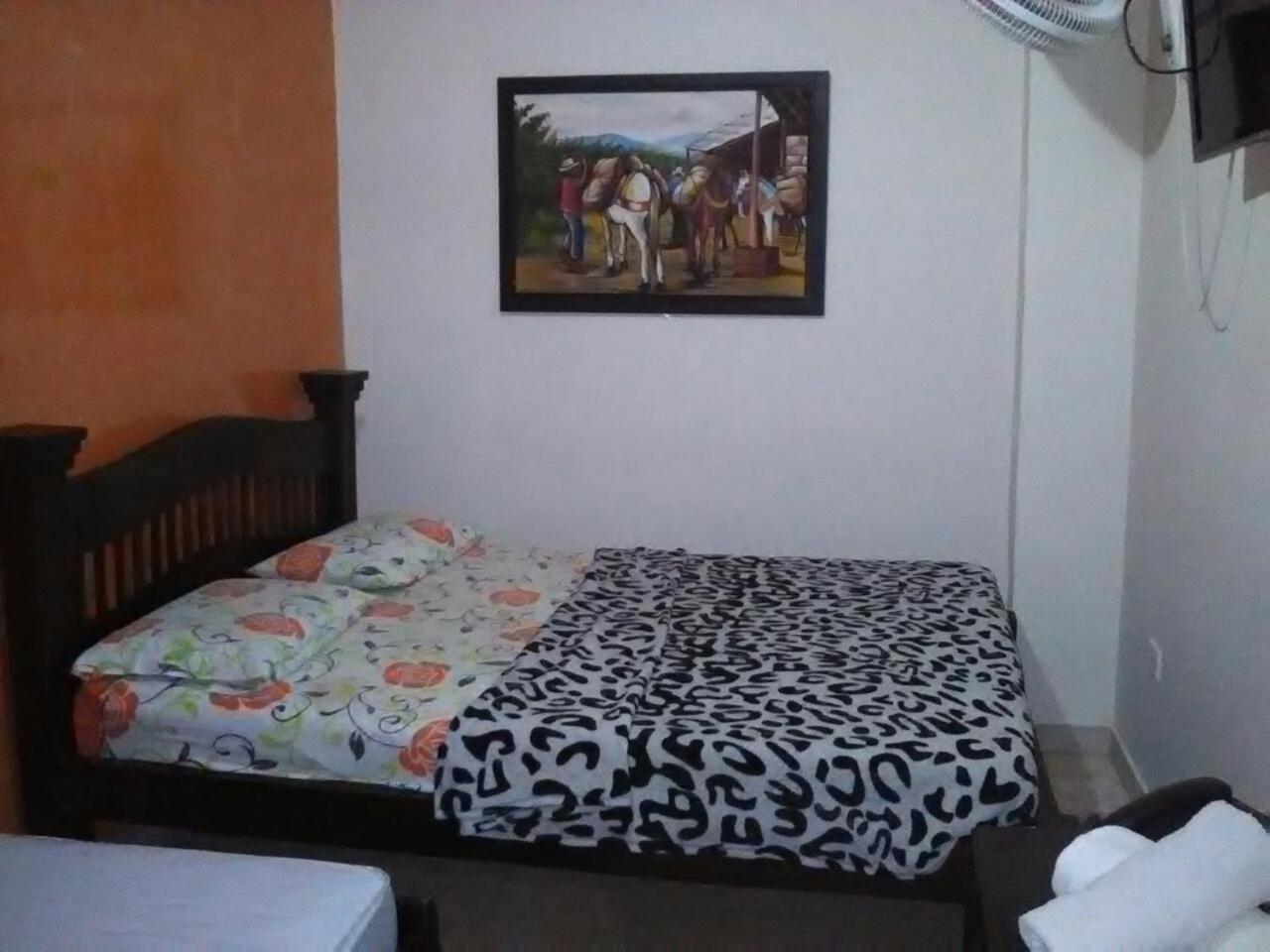 Hotel Emperatriz Armenia  Zewnętrze zdjęcie